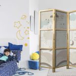 Paravent japonais - Cloudy Night Sky - Moons in browns and beiges among numerous clouds and stars on a light background