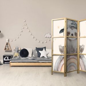 Paravent japonais - Happy Sloth - Sloth in muted colors - wearing a cap - sitting on a rainbow among the stars