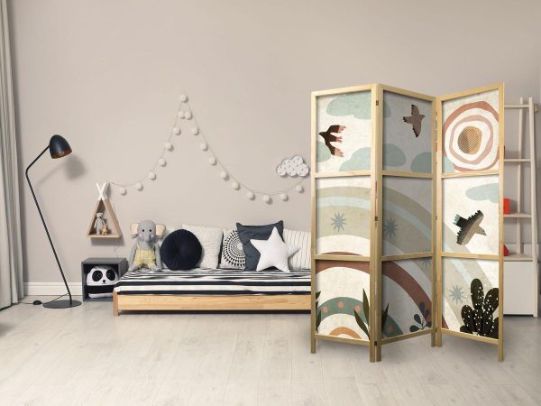 Paravent japonais - Sun Above the Rainbow - Birds in Subdued Colors Flying Among Clouds Above a Rainbow and Vegetation on a Light Beige Background