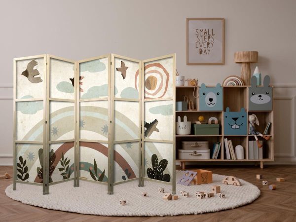 Paravent japonais - Sun Above the Rainbow - Birds in subdued colors - flying among clouds above a rainbow and vegetation on a light beige background