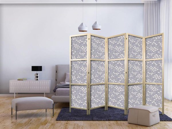 Paravent japonais - Underwater Shoal of Small Fish - Tiny Light-Beige Fish on the Background of Oceanic Depths in Gray Shades