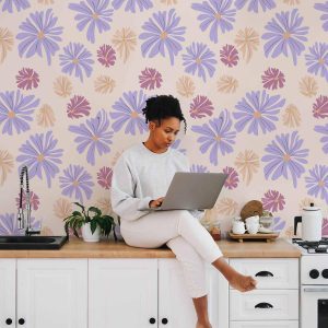 Tapisserie murale - Floating Flowers - Tiny - wind-borne flowers in three colors - on a light background