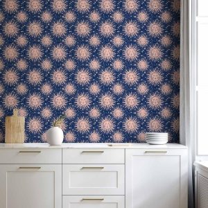 Tapisserie murale - Sunny Patterns - Repeating sun motif on a navy background